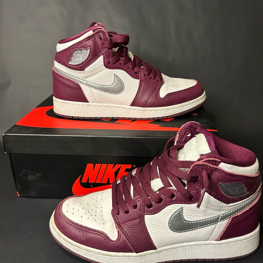 Nike Air Jordan 1 High in Burgundy and Black Bordeaux GS size 6.5